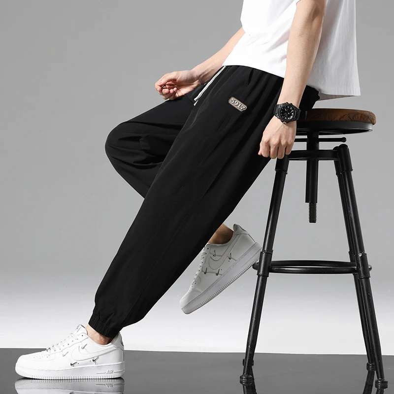 Pantaloni Sportivi Casual da Uomo Versatili e alla Moda Adatti a Ogni Occasione Comodi e Funzionali Perfetti per Sport e Tempo Libero Design Moderno Ottima Vestibilità — foto 2