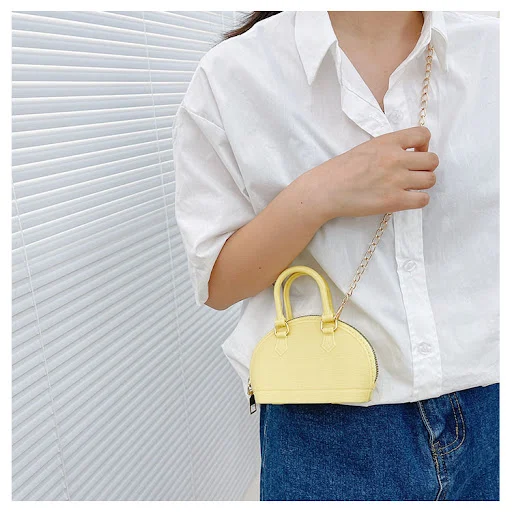 Title 3, Bolsa Feminina Shell Crossbody com Corrente Des...