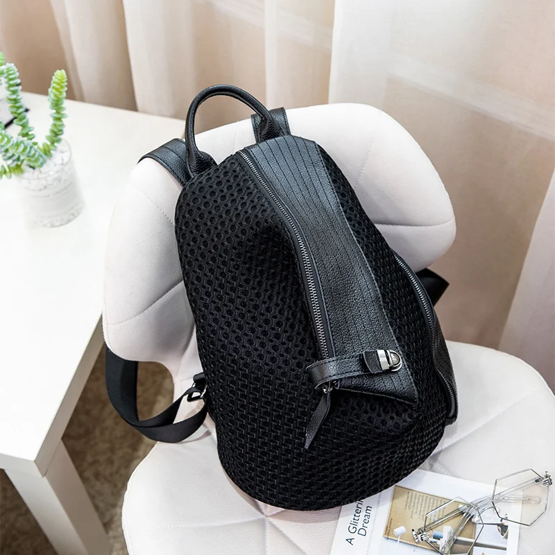 Mochila Feminina Dumpling em Mesh Impermeável Ideal para o Dia a Dia e Viagens Design Funcional e à Prova D'água Leve e Espaçosa — foto 1