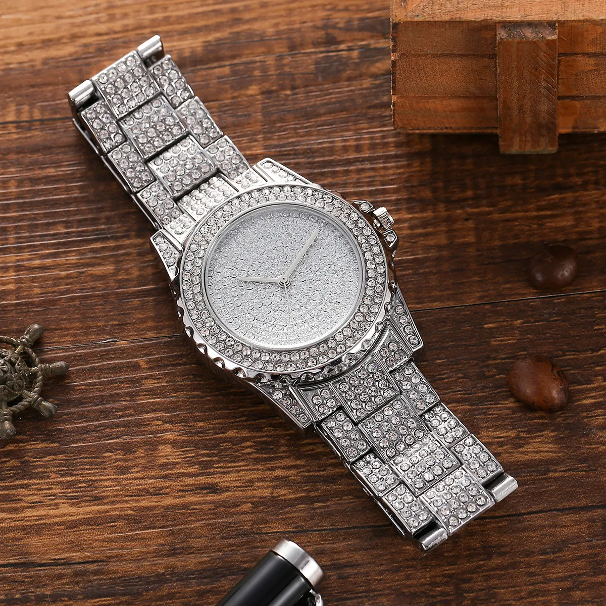 Title 5, Conjunto de reloj con diamantes para una elegan...