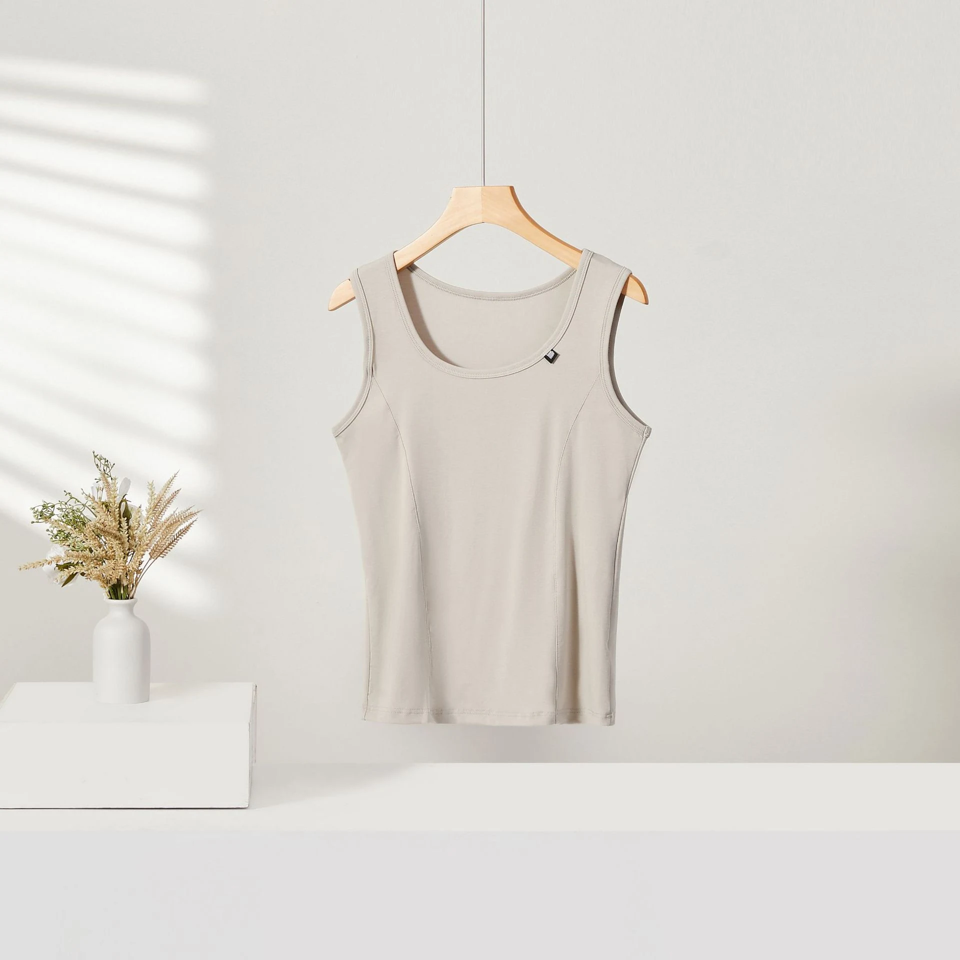 Camicia da donna con scollo a U e top slim — foto 5