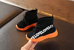 Tênis infantil flyknit, leves e respiráveis, ideais para crianças correrem e brincarem com conforto e estilo em todas as atividades. — foto 1