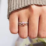 Anel feminino de prata esterlina com coração de amor infinito e etiqueta de número 8 da sorte. Perfeito para presentear. — foto 4