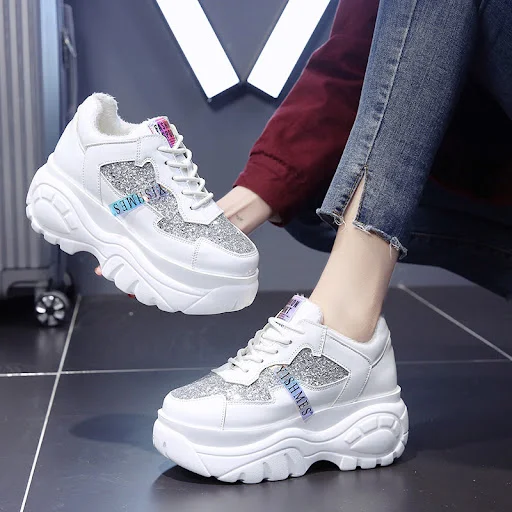 Title 4, Zapatillas de moda para estudiantes con patente