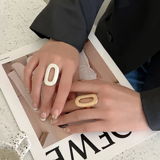 Title 4, Anillo de mujer de alta moda