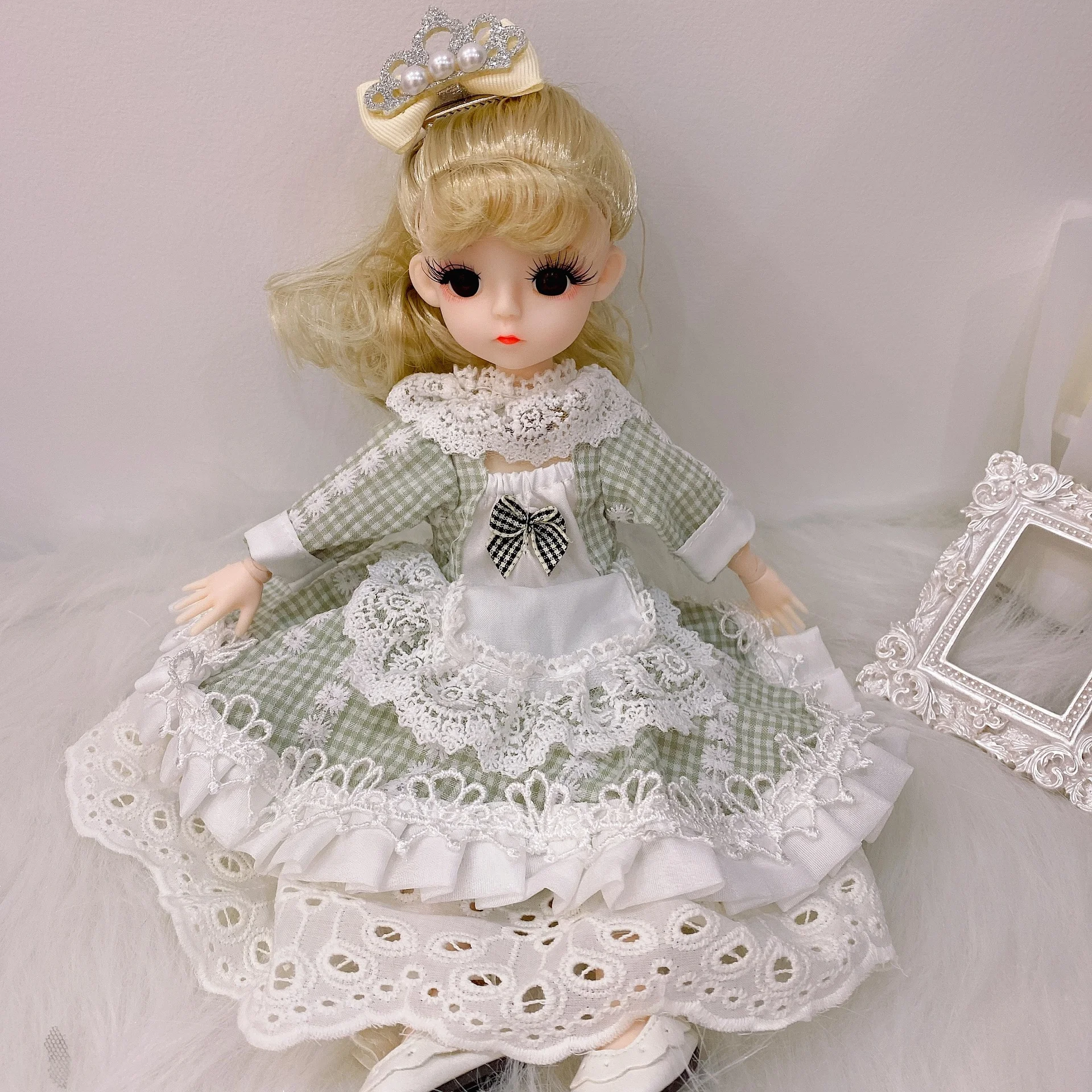 Boneca de brinquedo Lolita Young Princess, um presente perfeito. Linda boneca para meninas. Colecionável e adorável. Estimula a imaginação das crianças. — foto 1