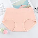 Calcinhas de algodão estampadas, cintura média e cor lisa. Conforto e estilo para o dia a dia, toque suave e ajuste perfeito. — foto 1