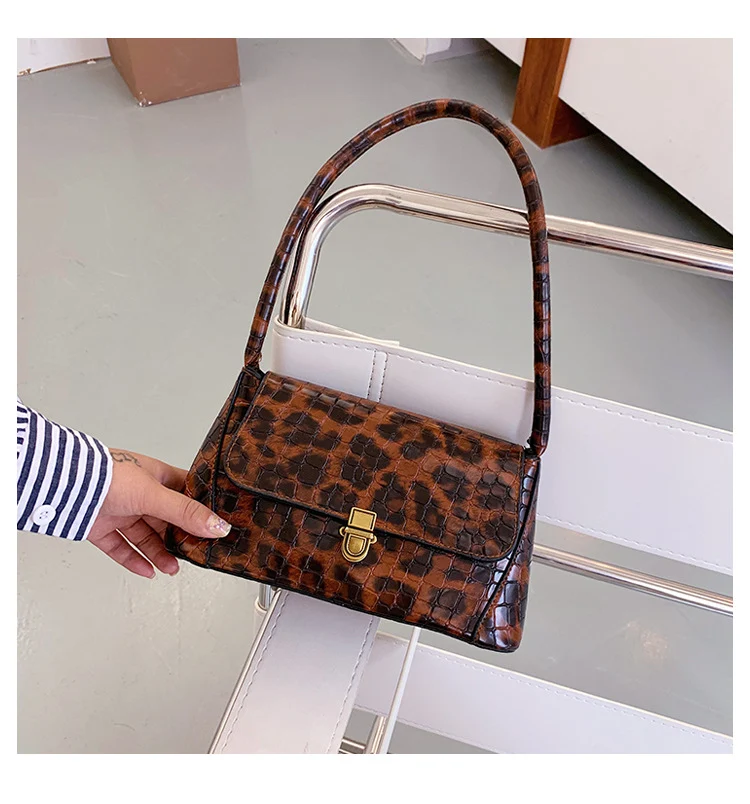 Title 3, Niche commuter retro underarm bag. Stylish and ...