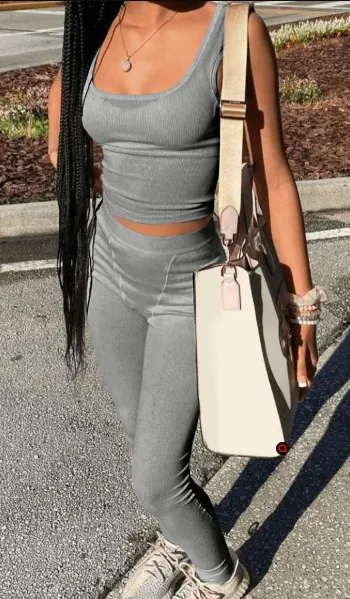 Conjunto de duas peças de calça com colete plus size feminino. Conforto e elegância para um visual moderno e sofisticado, ideal para diversas ocasiões. — foto 9