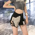 Shorts jeans com tachas, cintura alta solta, perfeitos para um visual moderno e confortável, ideais para o verão. — foto 25