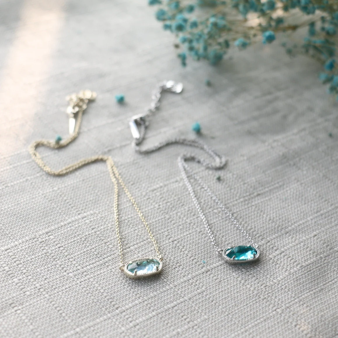 Dames elegante halsketting, ovaal geometrisch design, transparant oceaanblauw glas, een modieus sieraad voor elke outfit. — foto 10