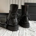 Botas femininas de cano curto com zíper lateral e cadarço — foto 3
