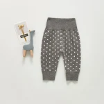 Kinderkatoenen gebreide broek met stippen, zacht en comfortabel. Perfect om te spelen, ademend en ideaal voor dagelijks gebruik. Kies de beste! — foto 2