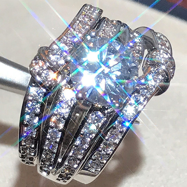 Anel triplo exagerado de zircônia fina europeu e americano, para um toque de sofisticação em seu visual. Perfeito como presente elegante e moderno. — foto 6