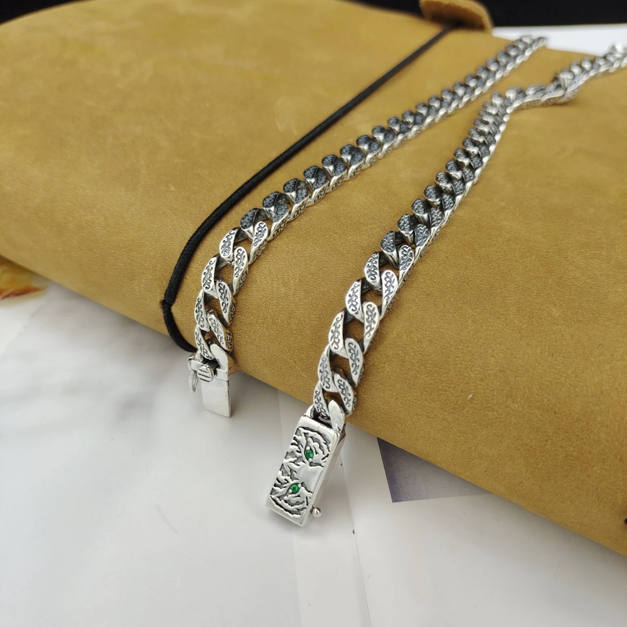 Colar Masculino Ano do Tigre Simples em Prata Esterlina, um acessório elegante e versátil para uso diário e eventos especiais. — foto 7
