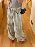Pantaloni casual a righe verdi, in cotone e lino, rilassati e larghi. Comfort e stile per il tempo libero, perfetti per ogni occasione informale. — foto 7