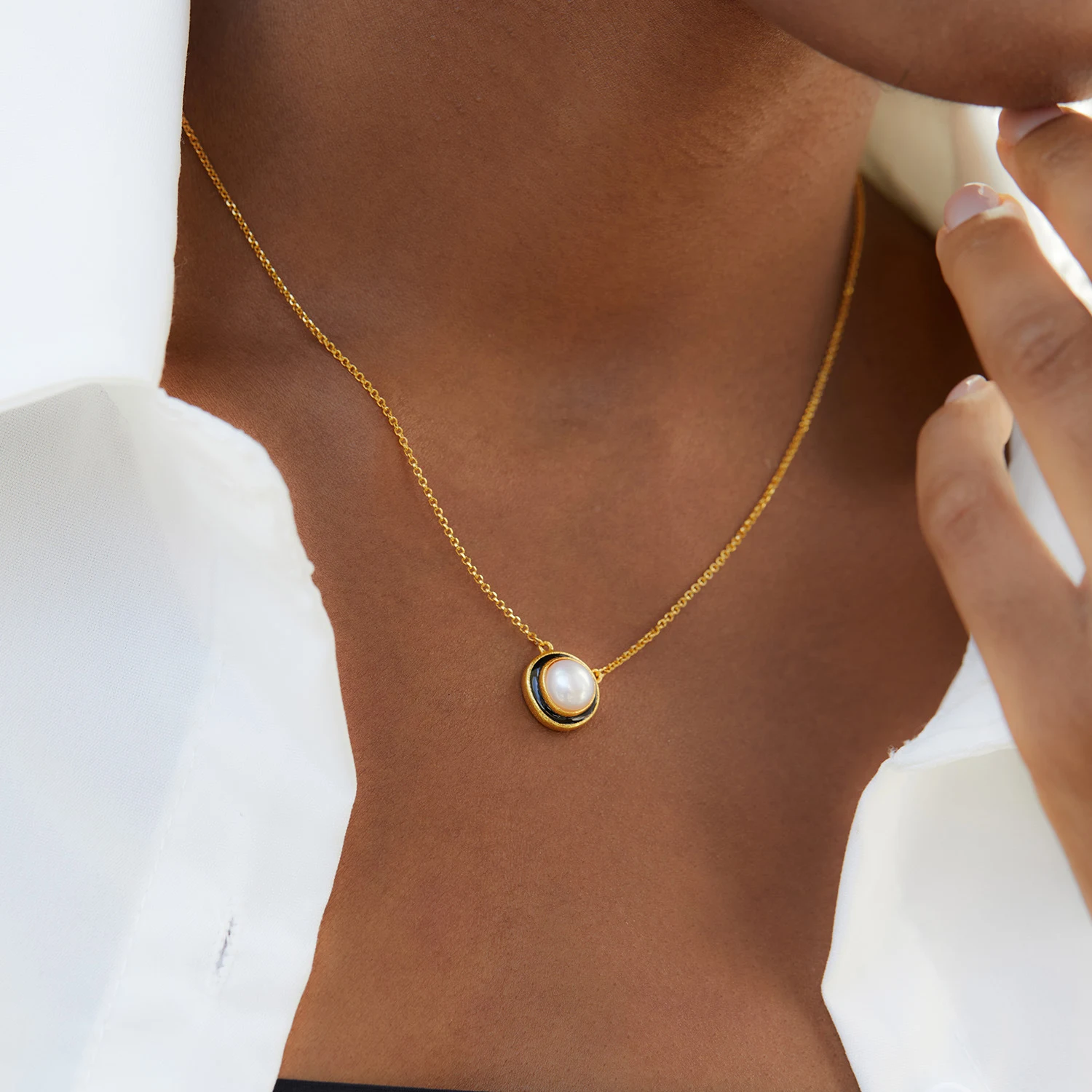 Colar de pérolas de água doce naturais para moda feminina, um acessório elegante e atemporal. Realce sua beleza natural com este colar. — foto 1