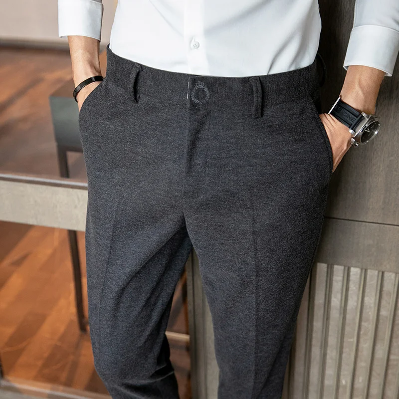 Slim-fit, verdikte wollen pantalon voor herfst en winter, kleine pakstijl. Stijl en warmte in één voor de koudere dagen. Perfecte pasvorm. — foto 6