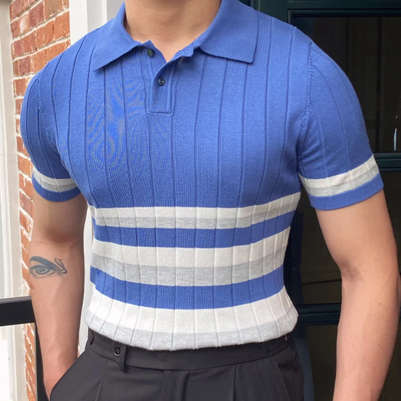 Suéter masculino de manga curta listrado com contraste de cores. Combine conforto e estilo em um visual moderno e casual. Perfeito para o dia a dia. — foto 4