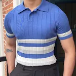 Suéter masculino de manga curta listrado com contraste de cores. Combine conforto e estilo em um visual moderno e casual. Perfeito para o dia a dia. — foto 4