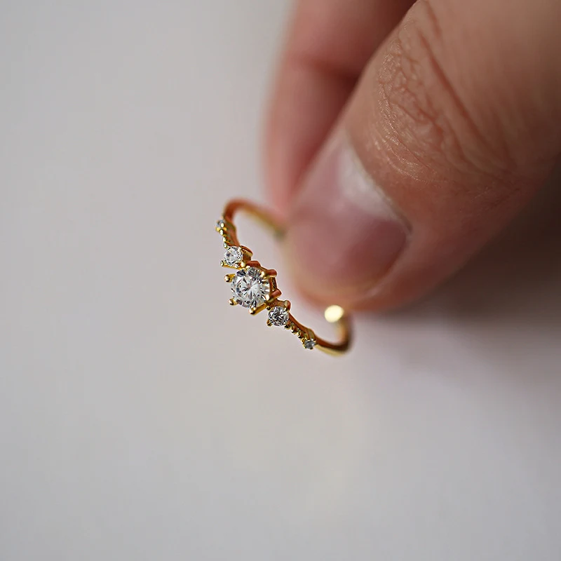Anel aberto feminino em prata esterlina banhado a ouro 14K. Joia elegante, ideal para uso diário e presente especial. — foto 1