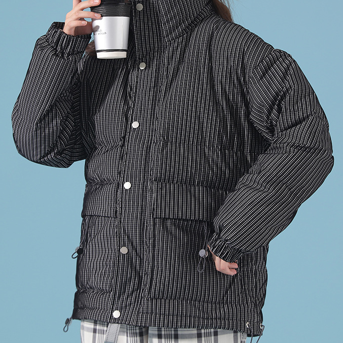 Gestreifte Herren Daunenjacke Locker geschnitten für maximale Bewegungsfreiheit Wärmeisolierung, ideal für kalte Tage. Ein stilvoller Begleiter. — foto 6