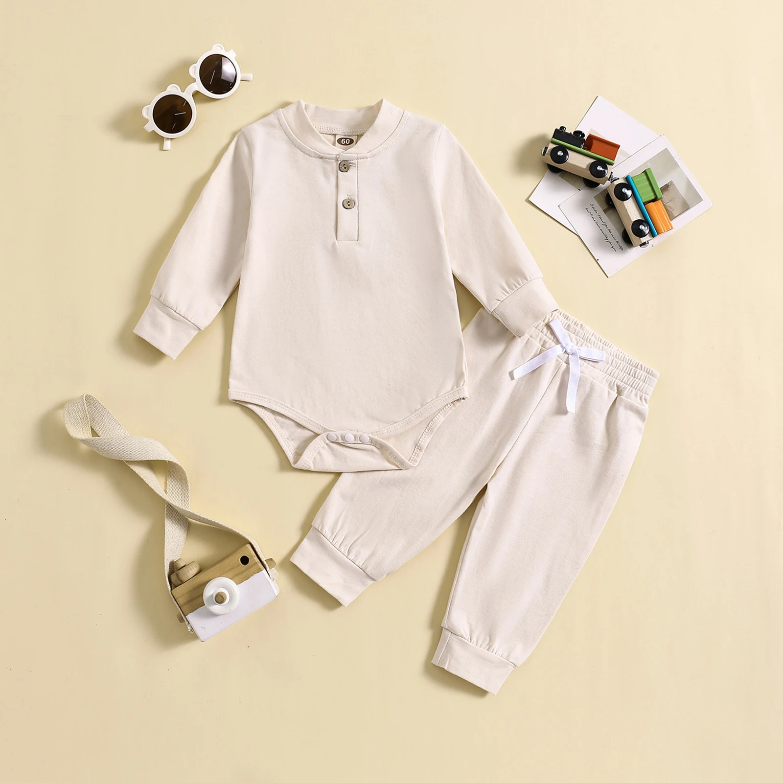 Europäisch-amerikanische Baby- und Kinder-Jumpsuit-Kombination, zweiteilig, langärmlig, Herbstkleidung, Strampler-Set, bequeme und stilvolle Kinderbekleidung. — foto 5