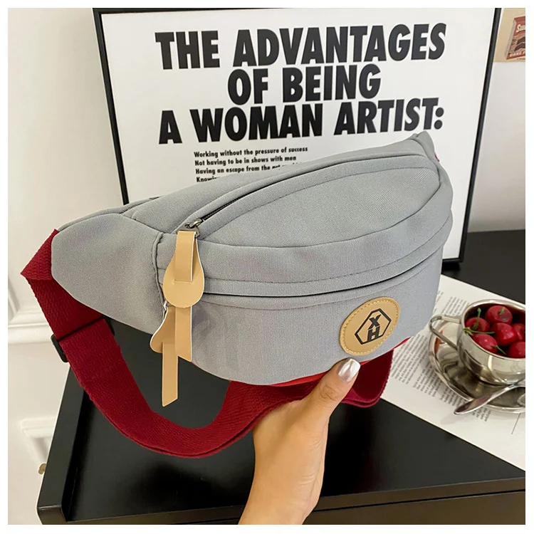 Simple Men's and Women's Travel Shoulder Bag. Lightweight and spacious, perfect for short trips and everyday use. Comfor — photo 1