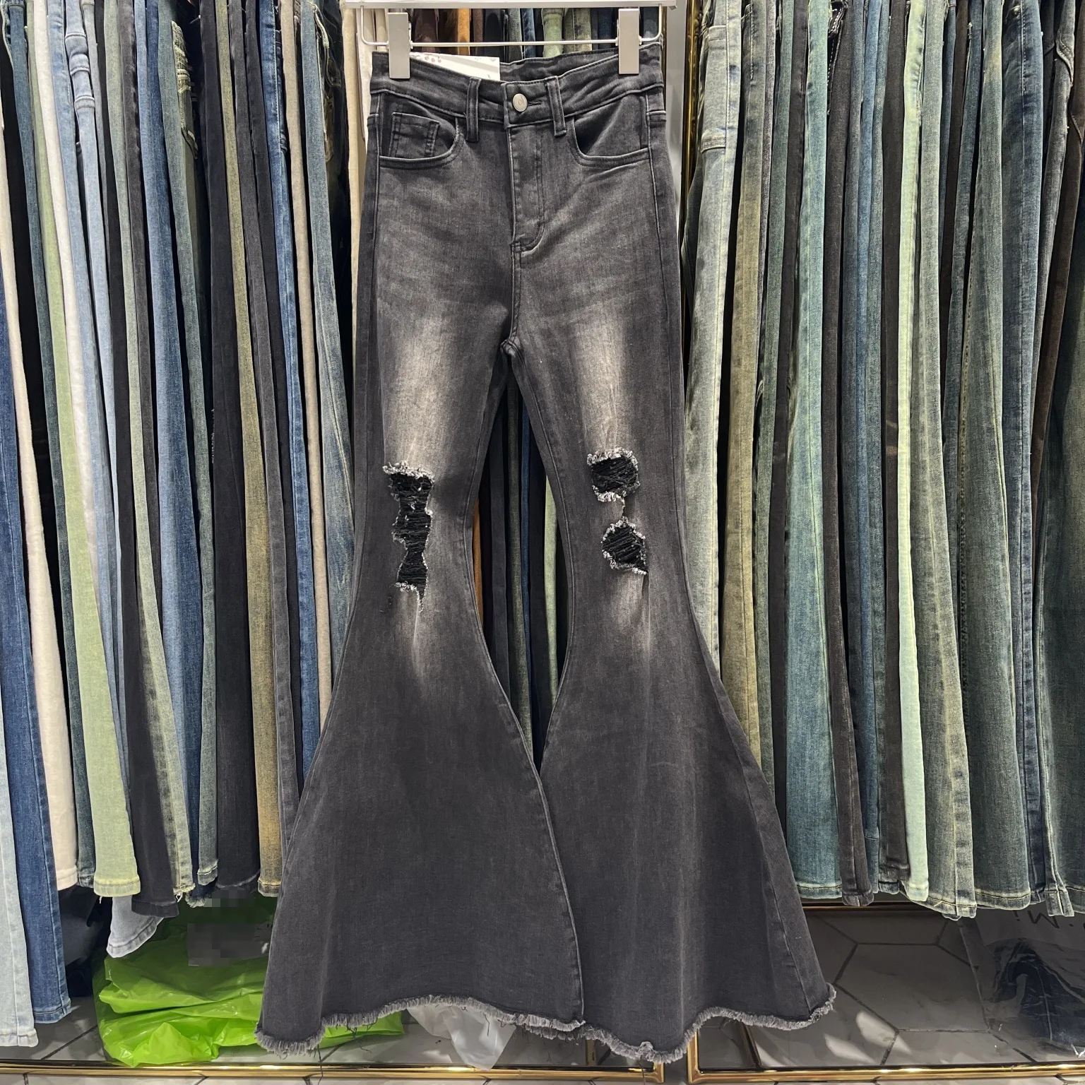 Jeans Retro Mujer Rasgados Acampanados Mopa Perfectos para un Look Casual Chic y Cómodo con un Toque Vintage y un Estilo Único. — foto 21