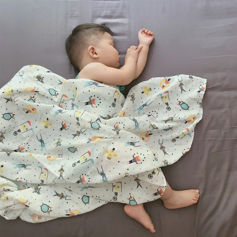Baby handdoek van bamboe garen, dubbellaags. Zacht en absorberend, ideaal voor pasgeborenen. Perfect om de baby in te wikkelen en af te drogen. — foto 12