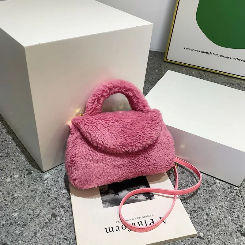 Bolsa Quadrada Pequena de Moda para Inverno Essencial Elegante Design Compacto Ideal para Levar o Necessário com Estilo nos Dias Frios — foto 4