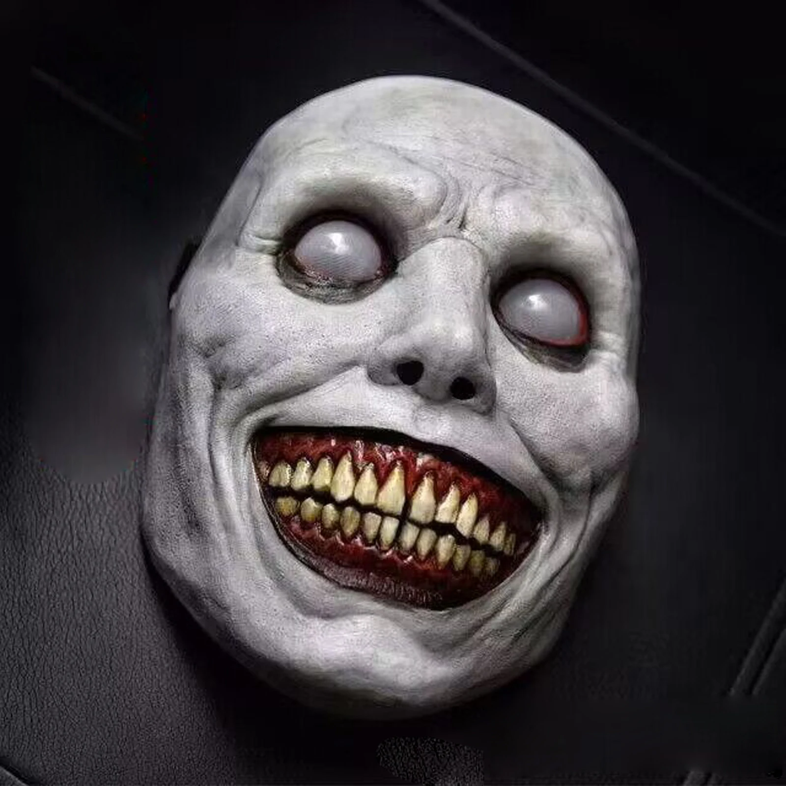 Máscara para Olhos Smile Exorcism Clareadora. Reduz olheiras e bolsas, revitalizando o olhar. Proporciona uma pele mais clara e jovem, realçando a beleza. — foto 2