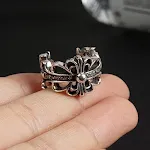 Anel de cruz, joia religiosa com design elegante para homens e mulheres. Um símbolo de fé e proteção, presente especial para todas as ocasiões. — foto 4
