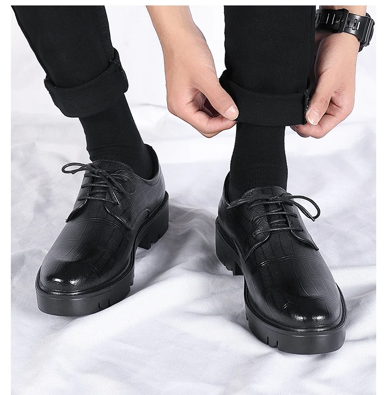 Title 8, Scarpe casual da uomo in pelle bovina nera con ...