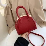 One shoulder messenger niche shell bag. Stylish and functional, perfect for carrying essentials with ease and fashion. I — photo 6