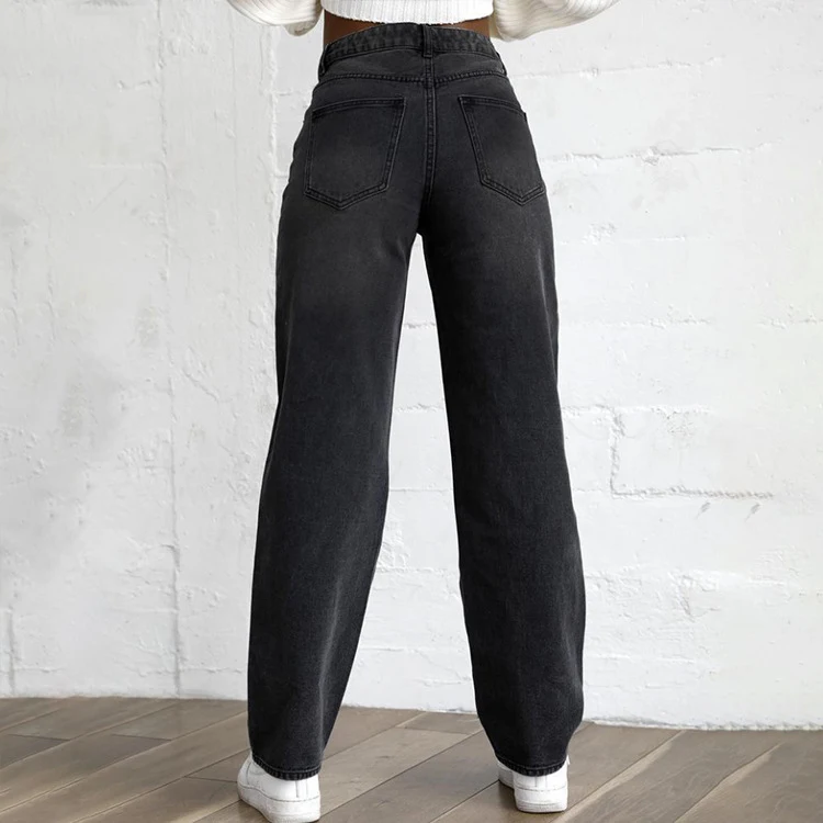 Pantalones vaqueros de mujer con rotos elegantes, cómodos y modernos. Disfruta del estilo casual y la libertad de movimiento con estos jeans. — foto 4