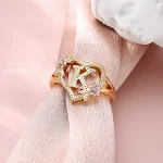 Anel Aberto Doce com 26 Letras, Design Criativo Rosa Dois Tons. Um Presente Ideal e Delicado para Ela. Jóias finas para uso diário. — foto 10