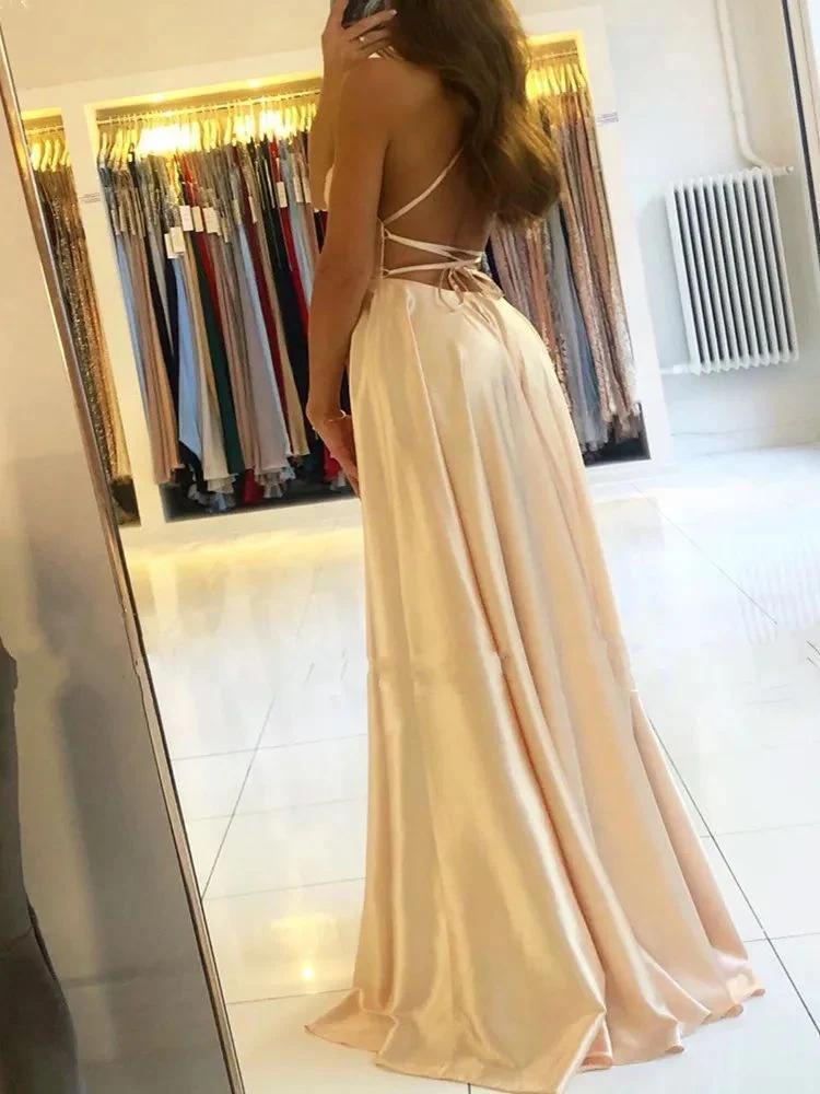 Vestido longo de praia feminino elegante em cetim, fenda na perna e amarração. Perfeito para um look sofisticado e confortável na praia. — foto 2