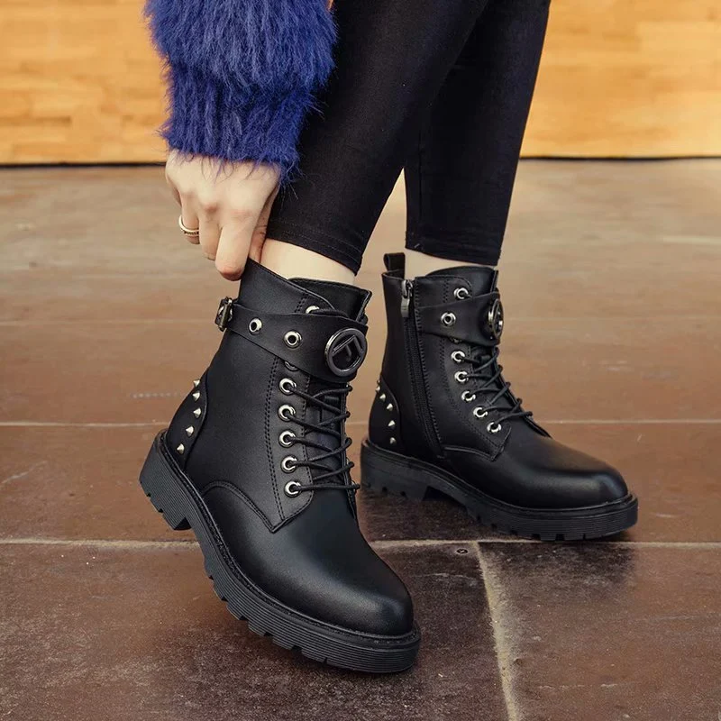 Botas femininas de cano médio com corte alto e rebites Martin Boots, design moderno e confortável, perfeitas para um visual estiloso e único. — foto 4