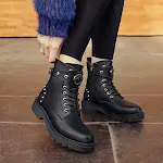 Botas femininas de cano médio com corte alto e rebites Martin Boots, design moderno e confortável, perfeitas para um visual estiloso e único. — foto 4