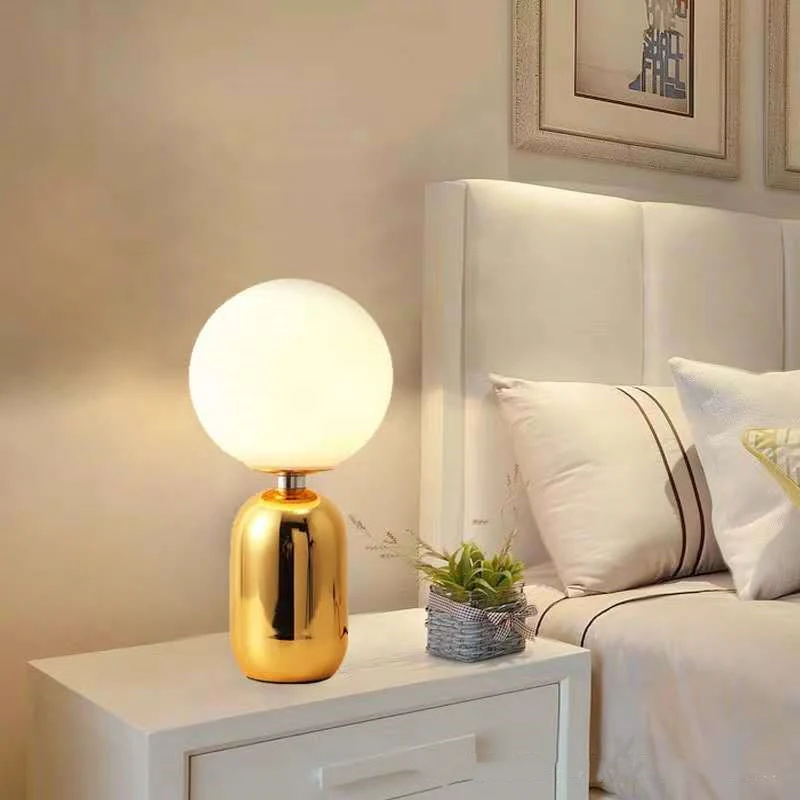 Title 2, Stylish and simple table lamp, perfect for any ...