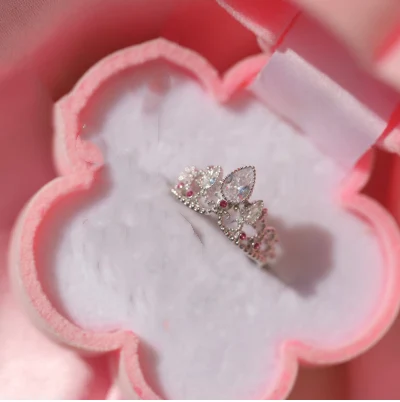 Anel de coroa com zircônia e strass, moda europeia e americana, acessório feminino elegante e sofisticado, perfeito para realçar seu visual em eventos. — foto 4