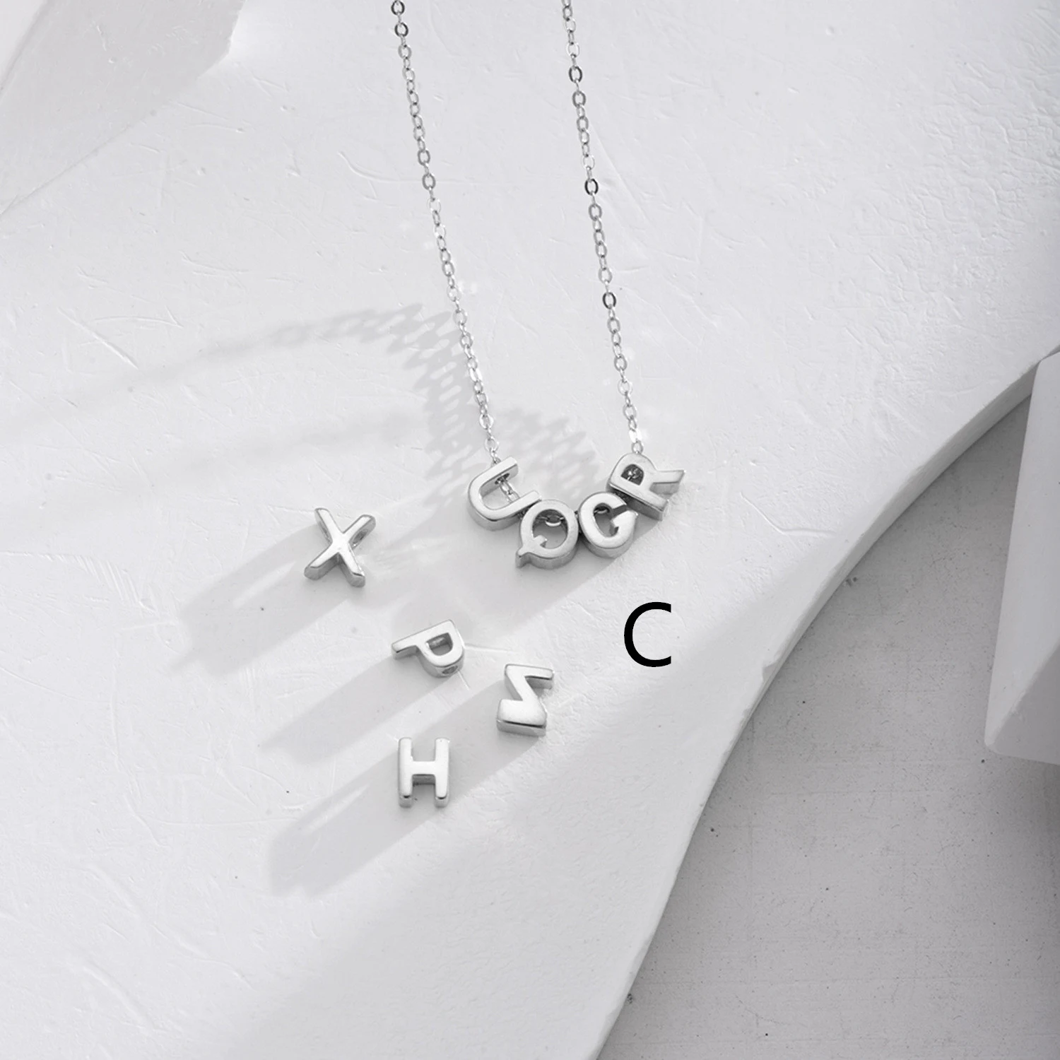 Colar DIY com pingente de prata S925 com 26 letras inglesas, design simples e elegante, coração brilhante, para um toque pessoal. — foto 23