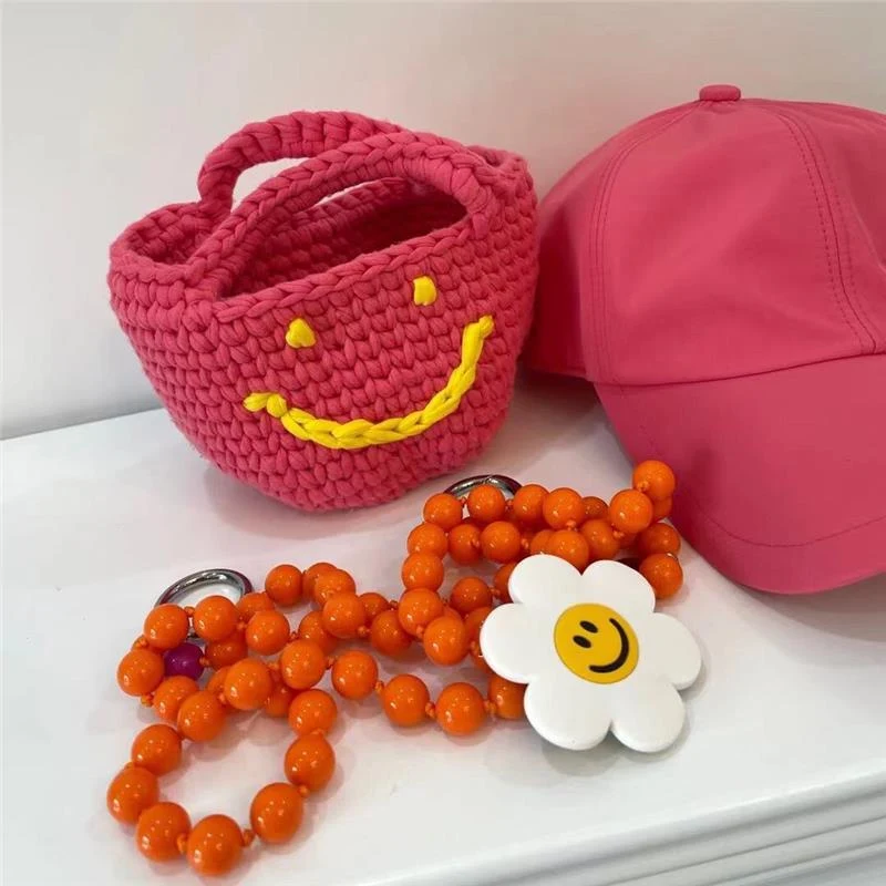 Bolsa feminina estilo western, tecida à mão com rosto sorrindo. Design artesanal charmoso e elegante. Perfeita para o dia a dia. — foto 4
