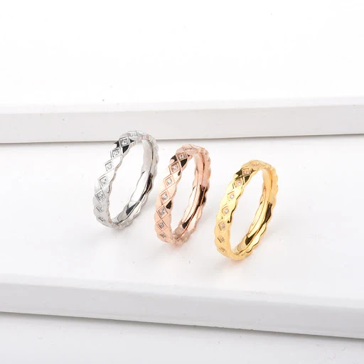 Title 6, Anel com design de diamante e cravejado de diam...