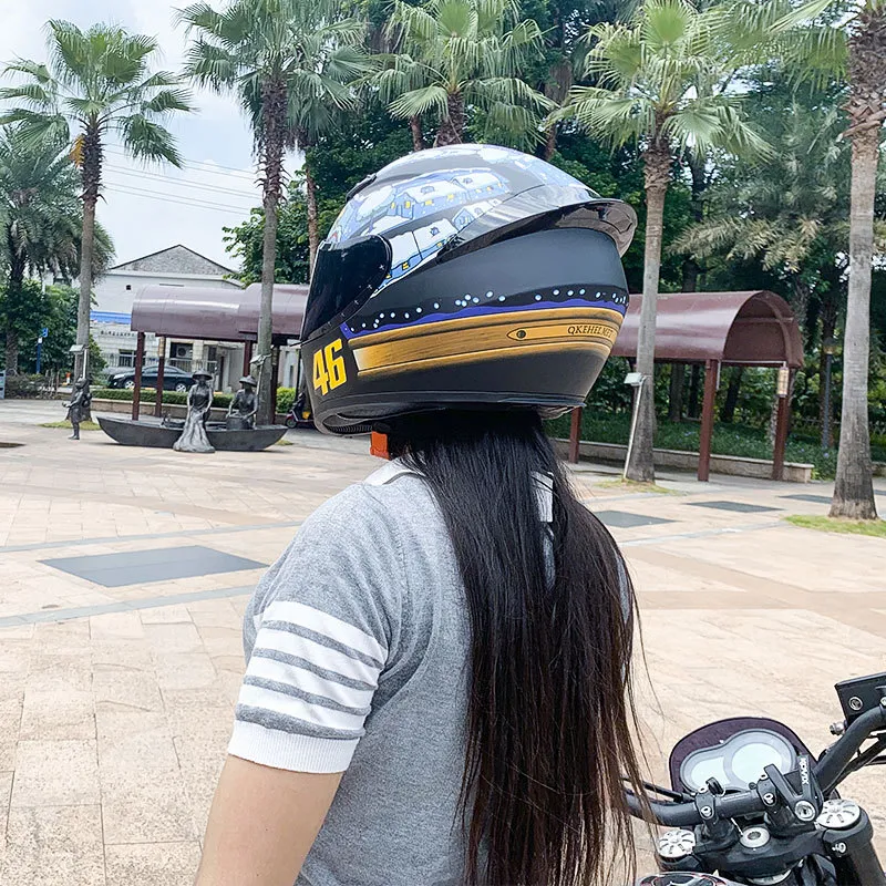 Winter Motorradhelm für Damen und Herren Persönlichkeitsschutz sichere Fahrt und cooler Look für Motorradfahrer bei kaltem Wetter stilvoller Kopfschutz — foto 4
