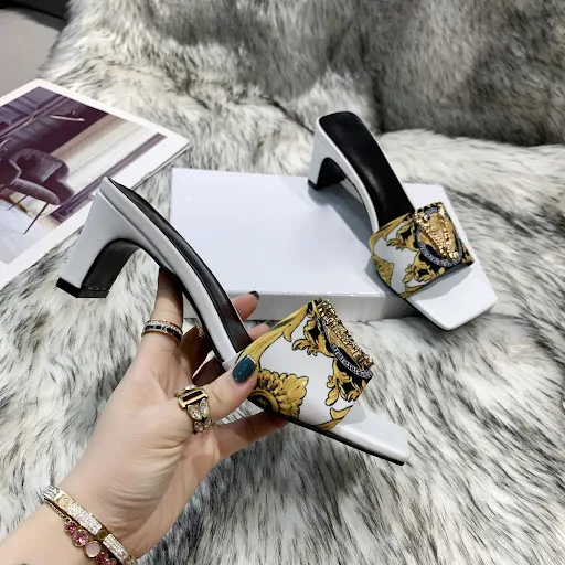 Title 2, Kuhfellmuster High Heel Pantoletten mit 1,5-fac...