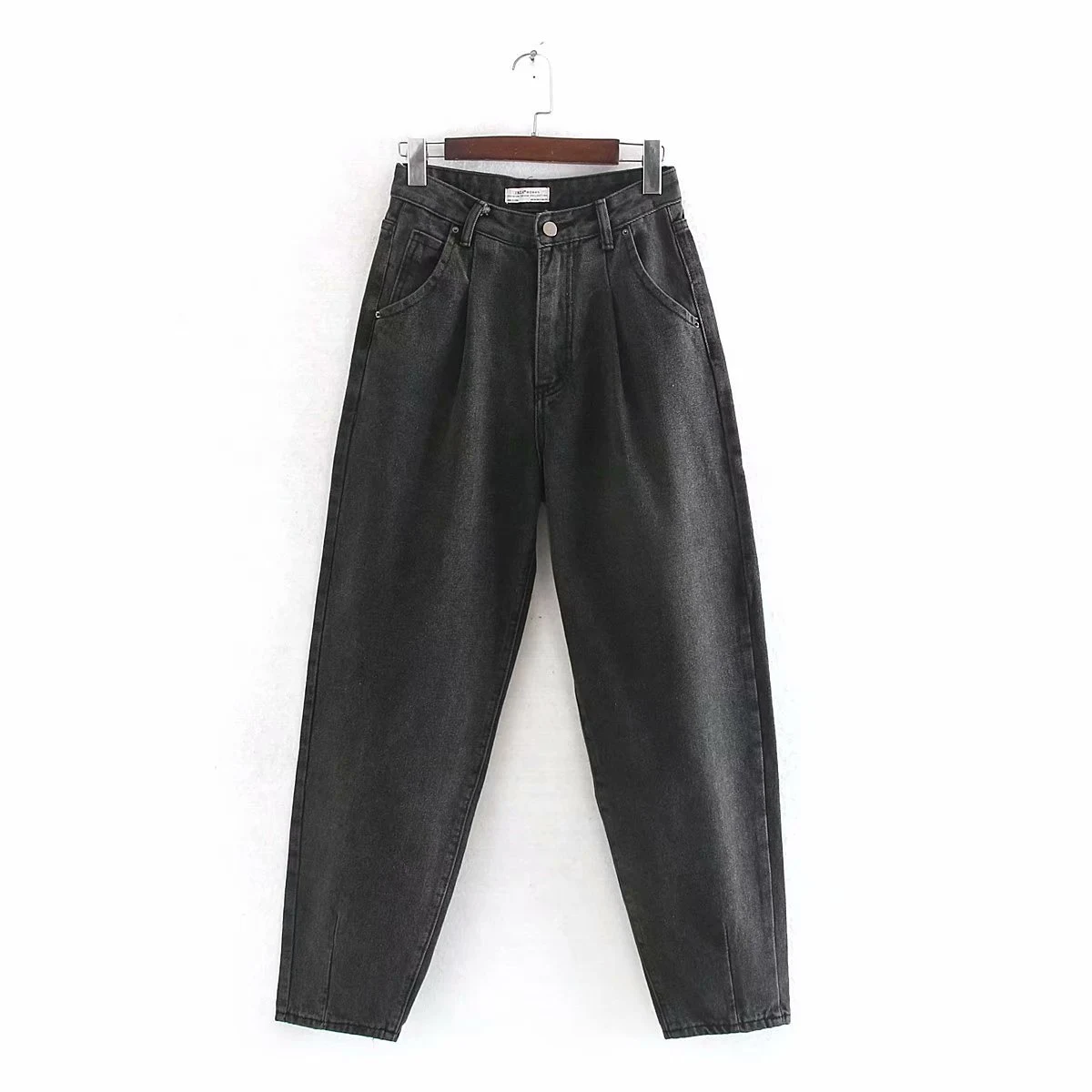 Europäisch-amerikanischer Stil Plissierte, lockere Jeans für Damen. Modische Passform, bequemer Tragekomfort. Ideal für einen lässigen, trendigen Look. — foto 6