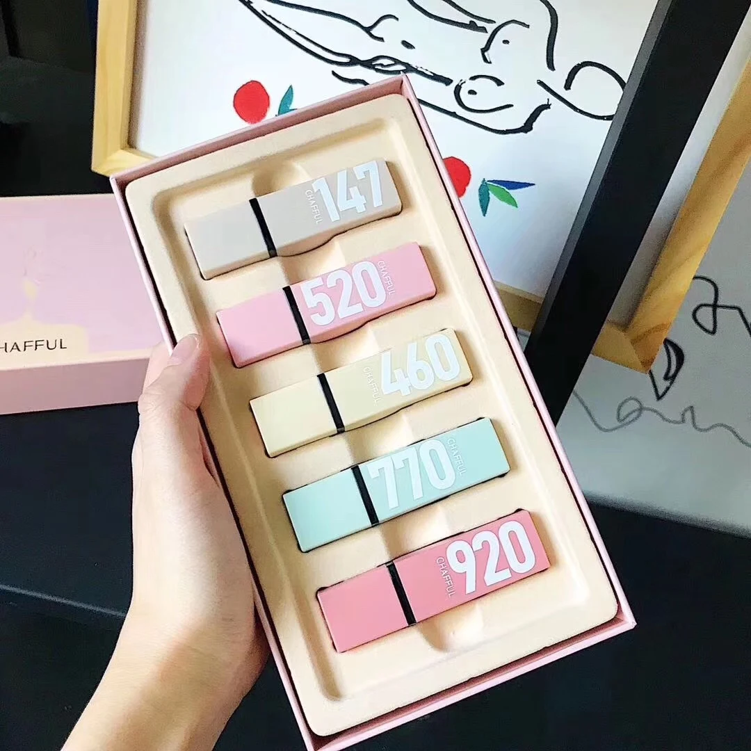 Lippenstift-proefset Ontdek een scala aan kleuren en texturen. Vind je perfecte tint en ervaar de kwaliteit voordat je een volledige lippenstift aanschaft voor iedere look — foto 3