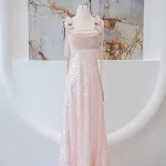 Vestido cocktail sereia com paetês, modelagem slim. Elegância e sofisticação para festas e eventos especiais. Realce sua silhueta e brilhe. — foto 1